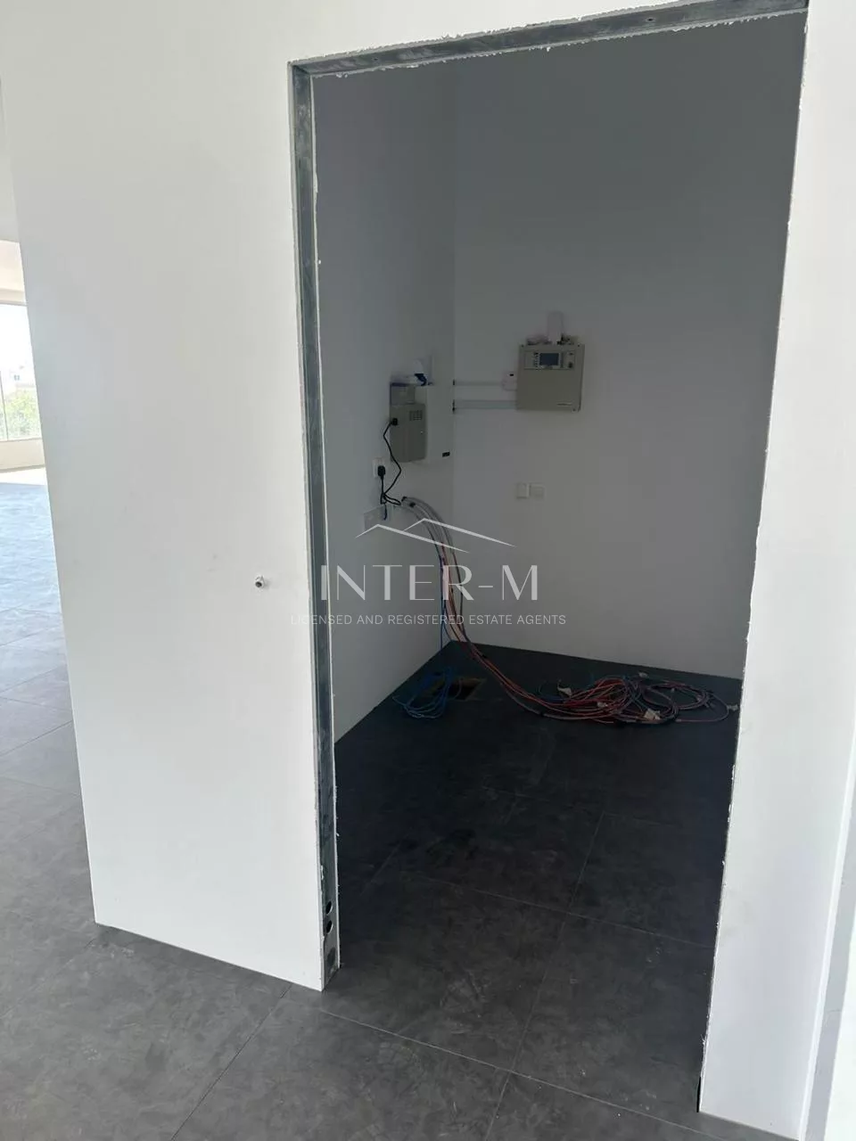 Commercial Building For Rent In Agios Athanasios , Limassol , Cyprus φωτογραφία 8