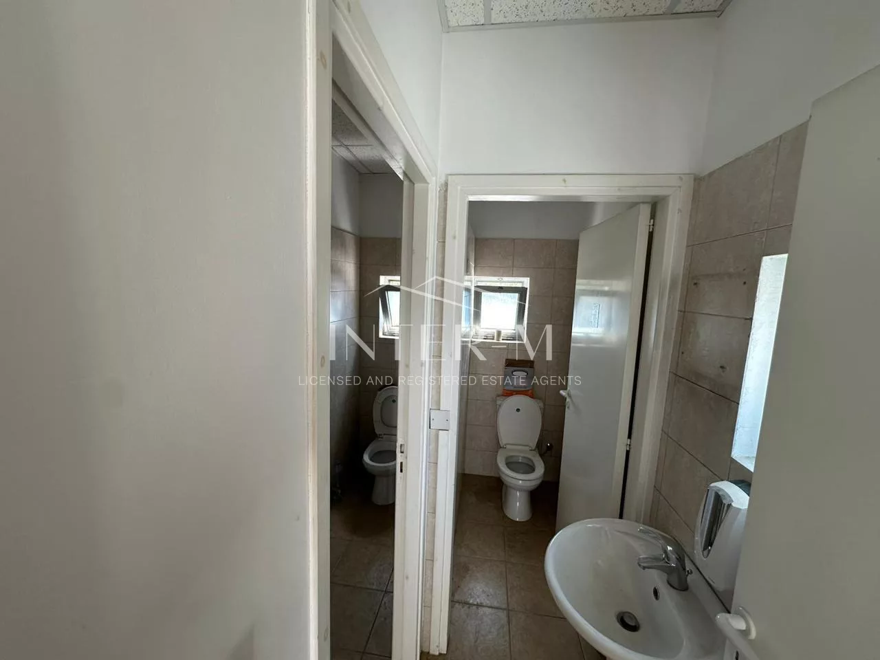 Commercial Building For Rent In Agios Athanasios , Limassol , Cyprus φωτογραφία 23