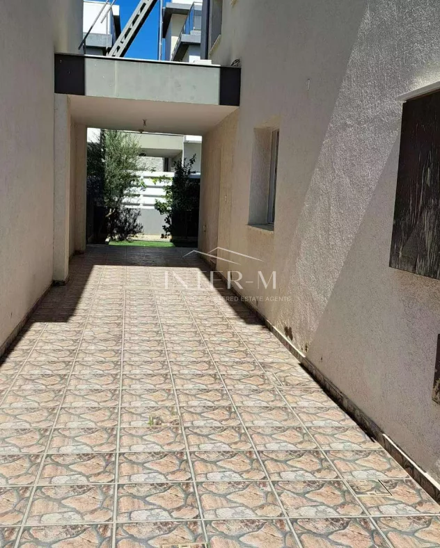 Beautiful  Detached House To Rent,Kato Polemidia,Limassol (4 Bedroom) photo 8