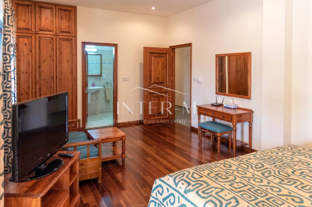 Beautiful Villa For Rent In Moniatis, Limassol (10 Bedroom) photo 28