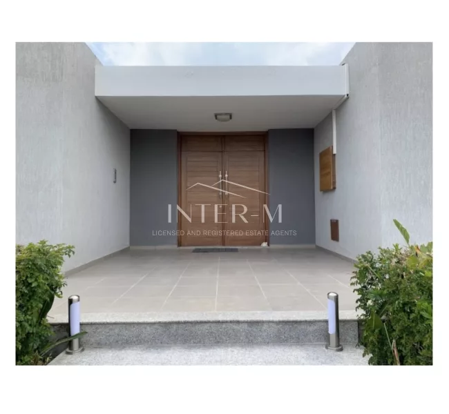 Villa For Sale In Pyrgos (4 Bedroom)