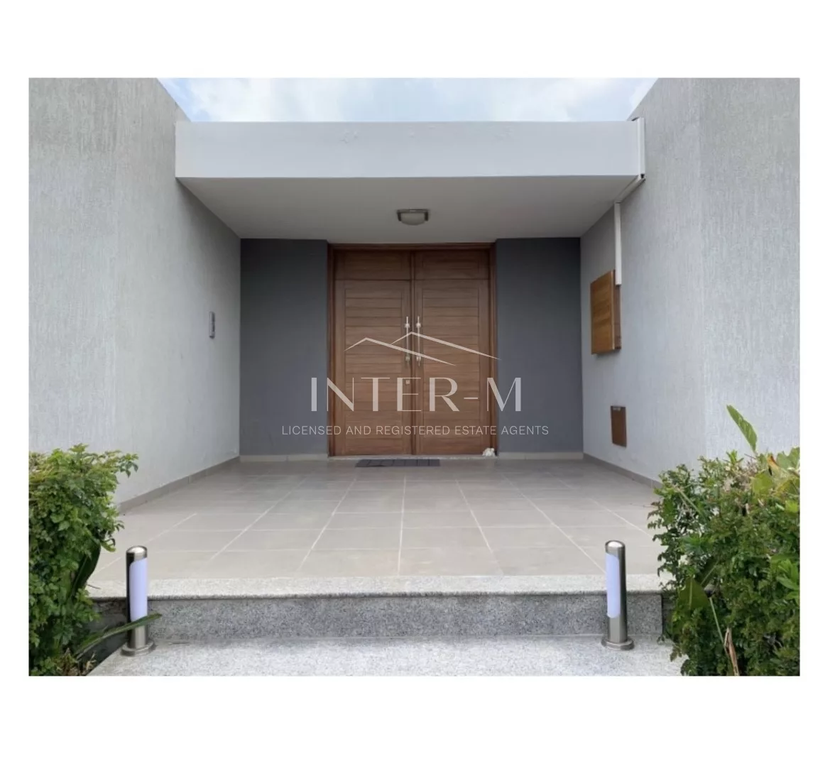 Villa For Sale In Pyrgos (4 Bedroom)