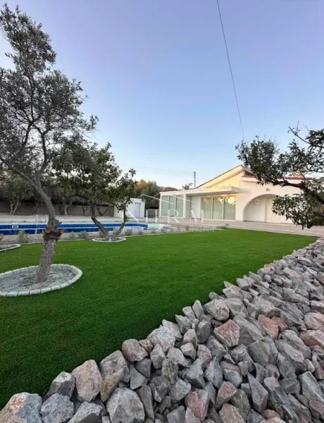 Spacious 4-Bedroom Detached House For Rent With Pool And Garden (1264 Sq.m) φωτογραφία 2