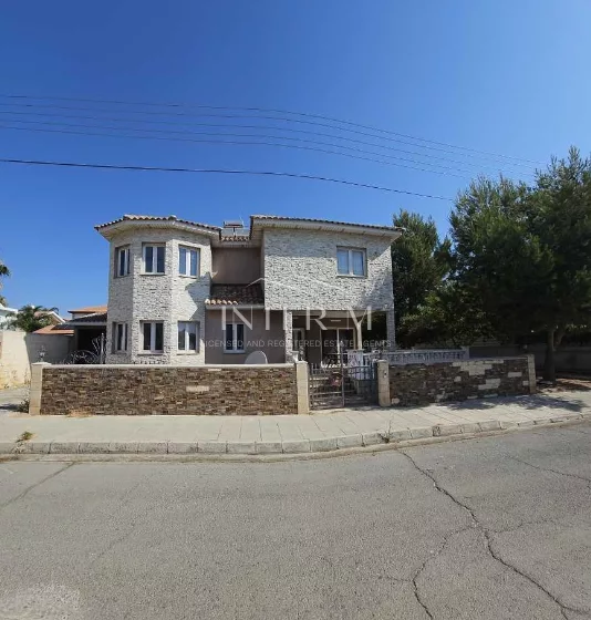 Villa For Sale  In Ypsonas , Limassol