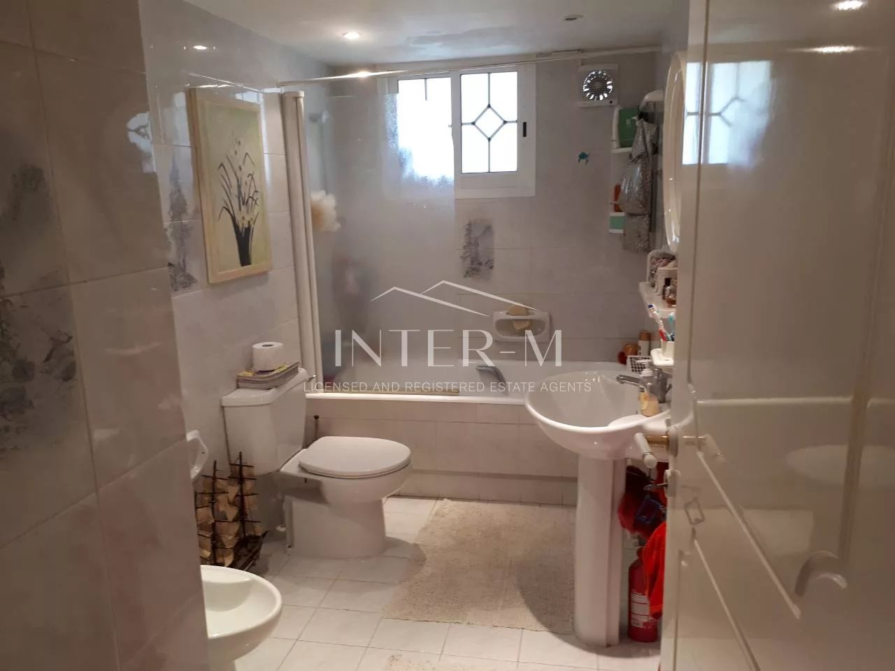 Detached House In Apesia (3 Bedroom) photo 9
