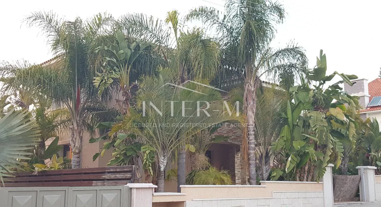 Villa For Sale In Kalogiroi (5 Bedroom)