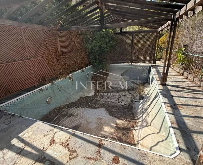 Spacious Upper Floor 5-Bedroom Residence And Yard For Sale In Kakopetria, Nicosia, Cyprus(1,097 Sq.m) photo 7