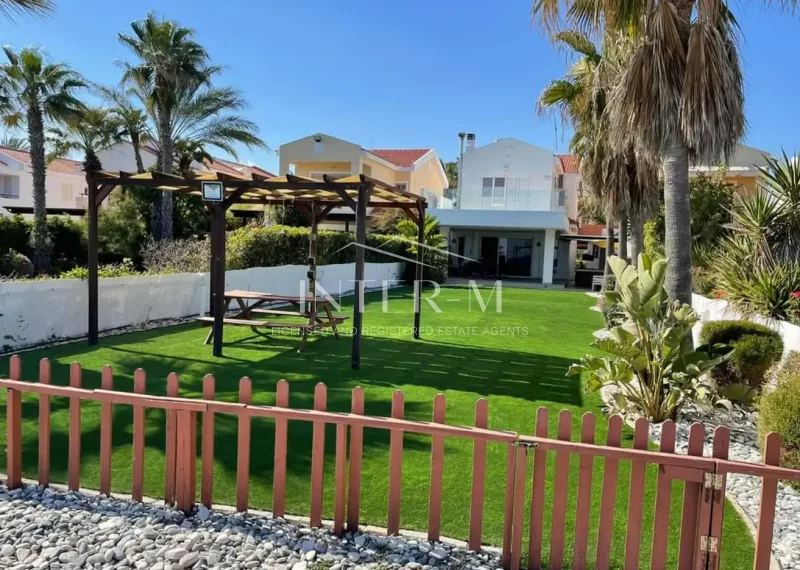 Exclusive 4-Bedroom Beachfront Villa For Sale – Meneou / Pervolia, Larnaca,Cyprus (4 Bedroom) φωτογραφία 2