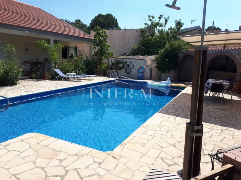 Detached House In Apesia (3 Bedroom) photo 5