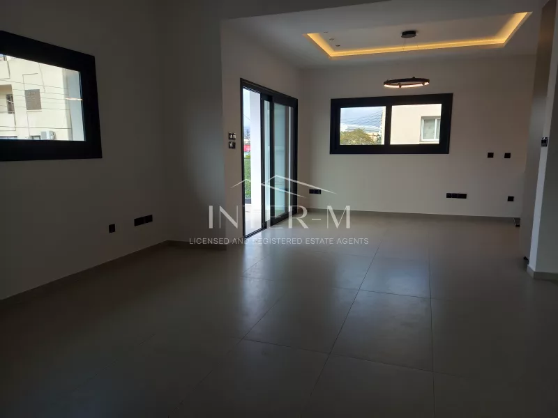3 Level Semi-detached Building -3 Houses- For Sale In Kato Polemidia (7 Bedrooms) φωτογραφία 4