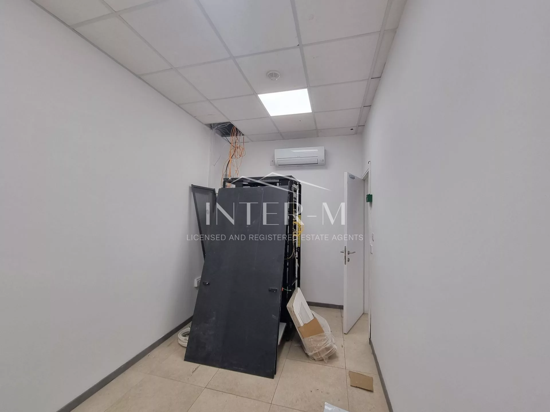 Office For Rent  In Cyprus, Limassol Kolonakiou Street (517 Sq.m) photo 6