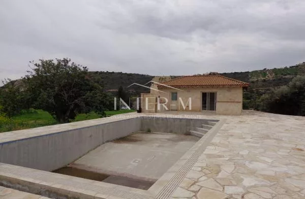 Villa For Sale In Fasoula (7 Bedroom) φωτογραφία 3