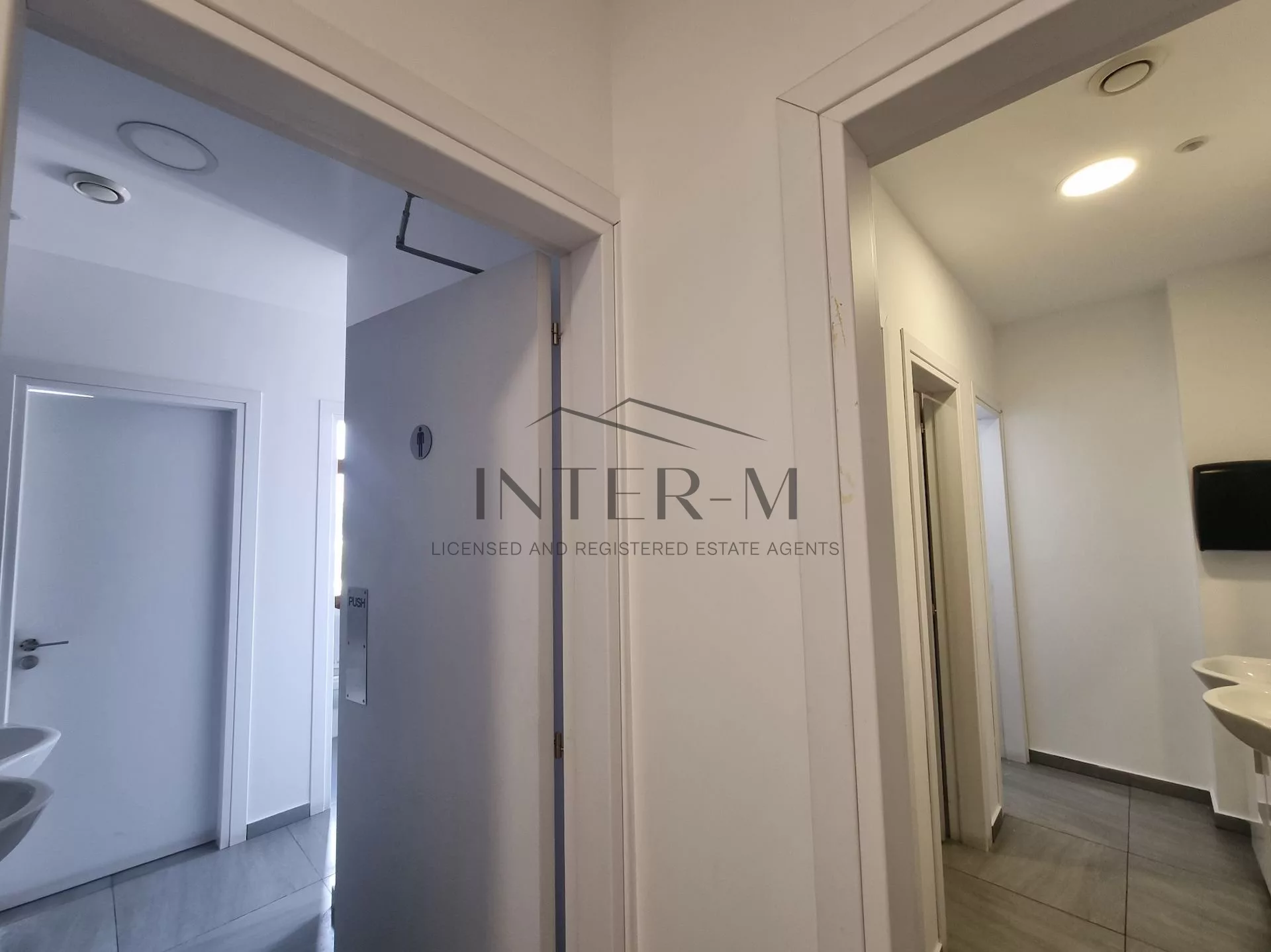 Office For Rent  In Cyprus, Limassol Kolonakiou Street (517 Sq.m) φωτογραφία 23