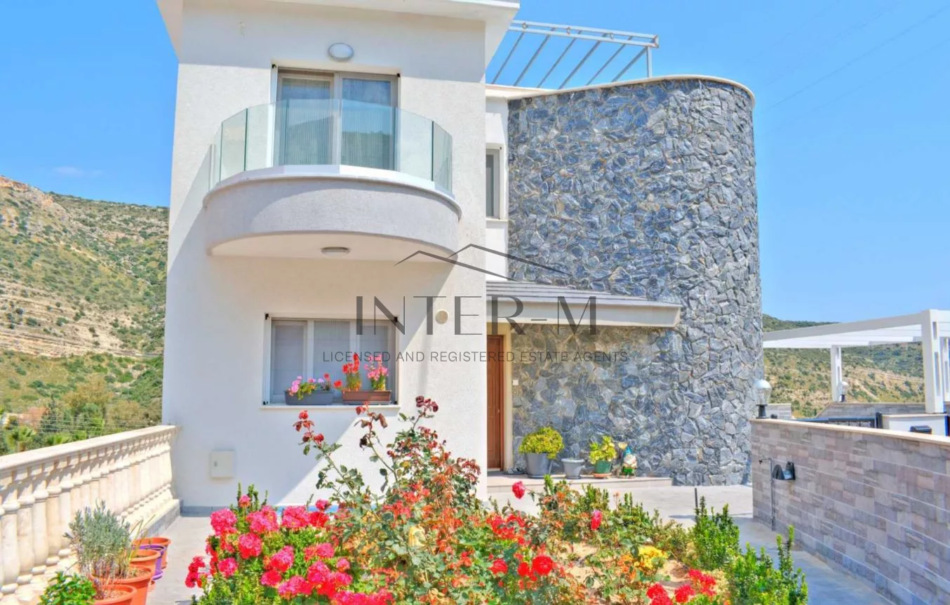 Ready To Move In Villa With Pool And Rooftop Garden In Gemasogeia (4 Bedroom)