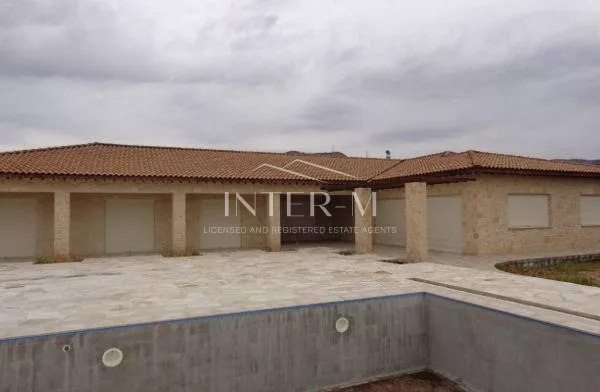 Villa For Sale In Fasoula (7 Bedroom)