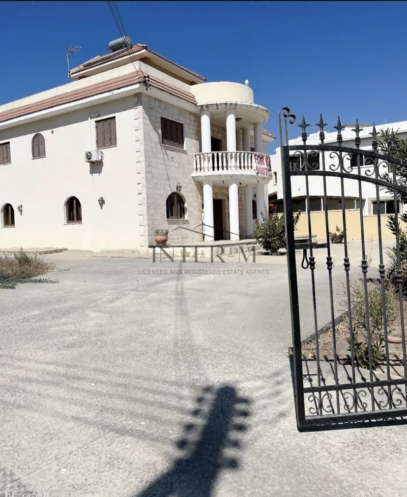 House Castle For Sale In Zakaki (4 Bedroom)