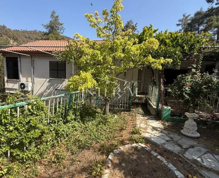 Spacious Upper Floor 5-Bedroom Residence And Yard For Sale In Kakopetria, Nicosia, Cyprus(1,097 Sq.m)