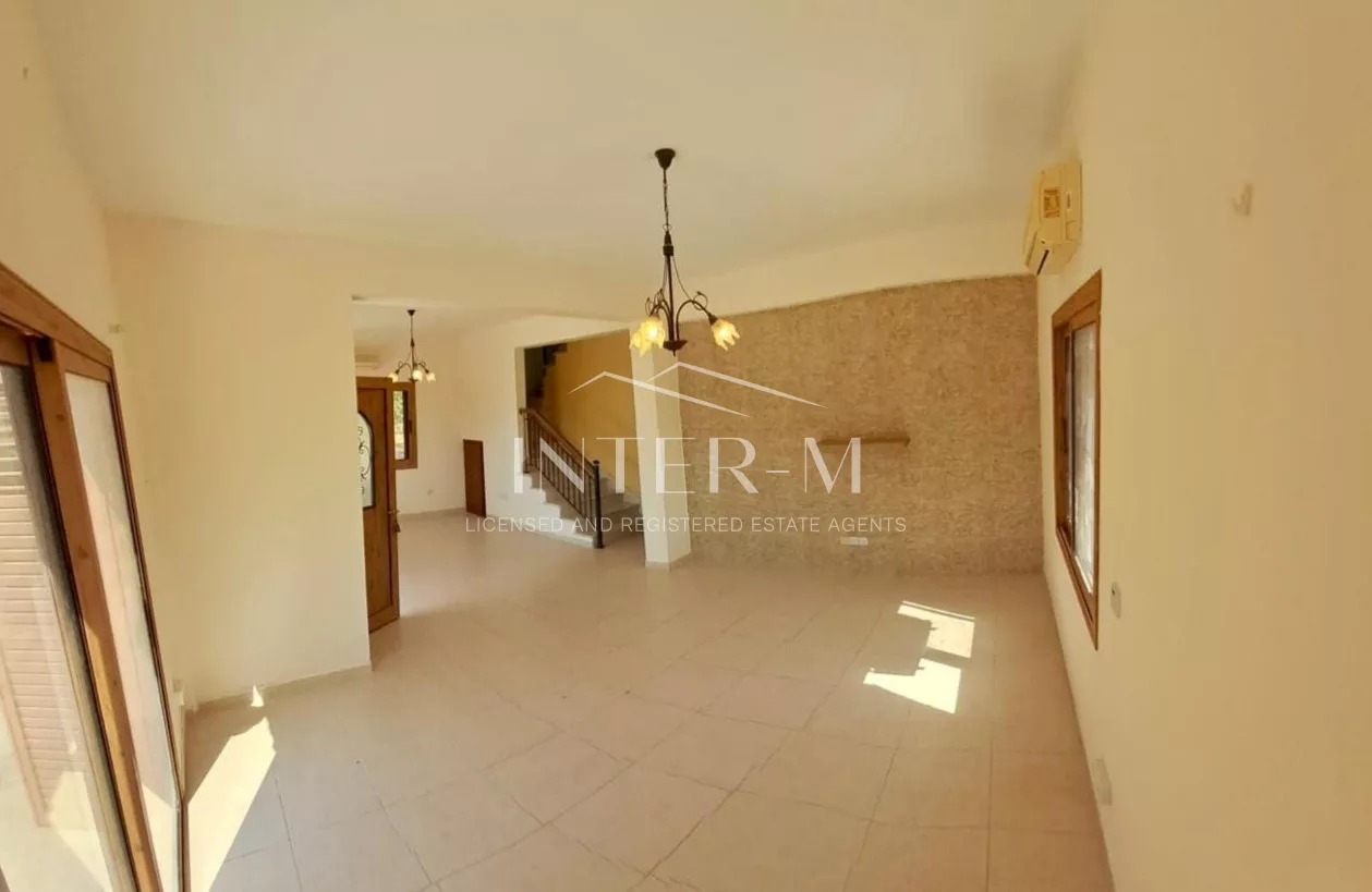Classic 4-Bedroom Villa For Rent In Anogyra, Limassol, Cyprus photo 5