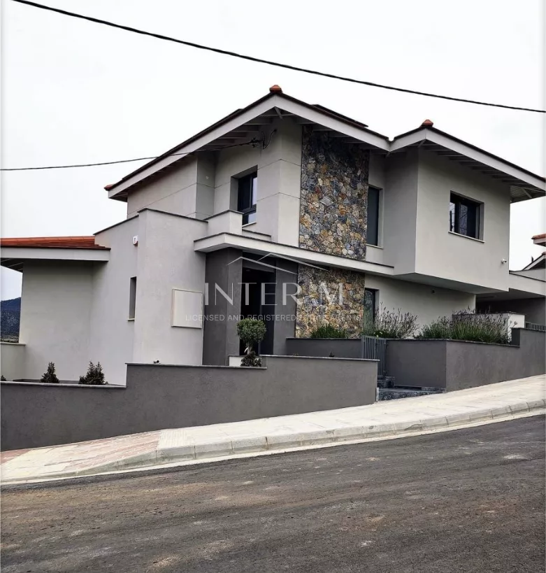 Villa For Sale In Parekklisia , Limassol  (4 Bedroom)