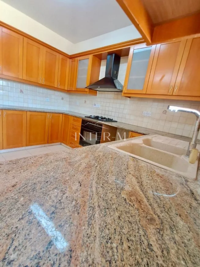 Classic 4-Bedroom Villa For Rent In Anogyra, Limassol, Cyprus photo 9
