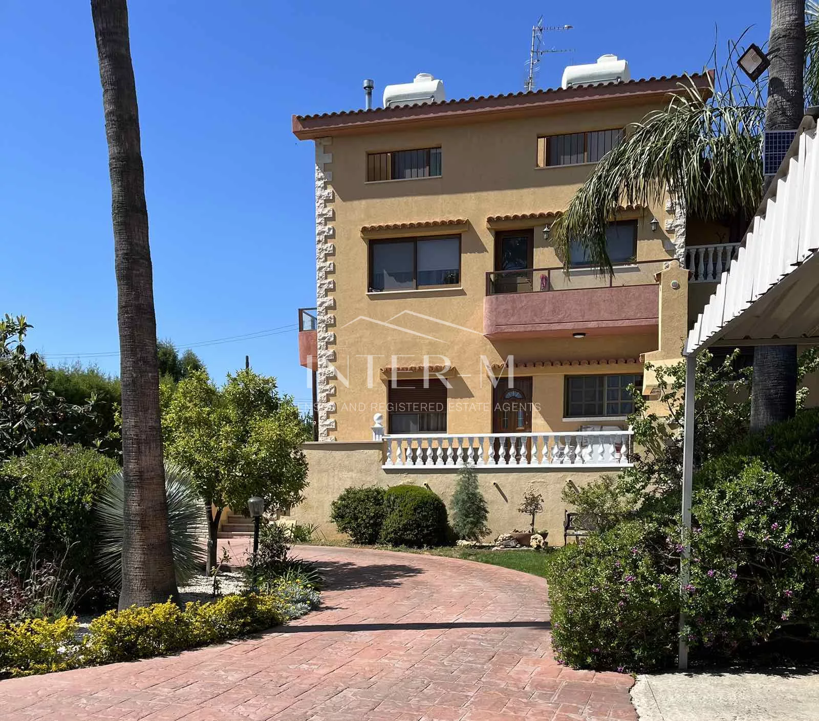 4 Bedrooms Apartment In Kolossi For Rent. (4 Bedroom)